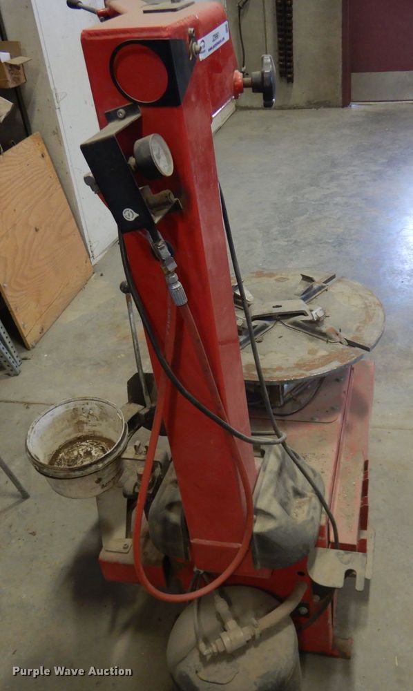 image for item JZ9961 2002 Hunter TC3000  rim clamp tire machine