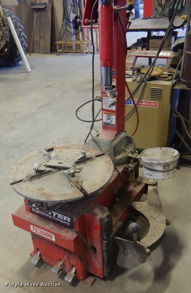 image for item JZ9961 2002 Hunter TC3000  rim clamp tire machine