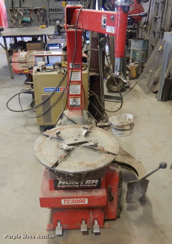 image for item JZ9961 2002 Hunter TC3000  rim clamp tire machine