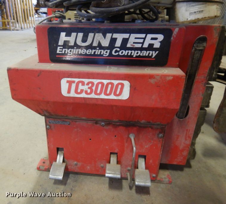 image for item JZ9961 2002 Hunter TC3000  rim clamp tire machine