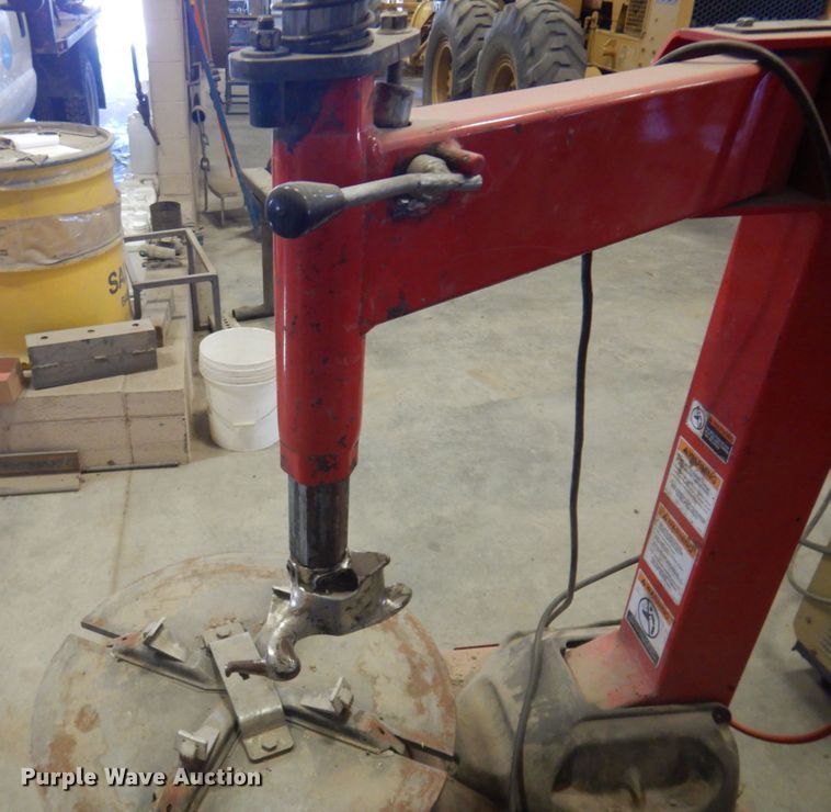 image for item JZ9961 2002 Hunter TC3000  rim clamp tire machine