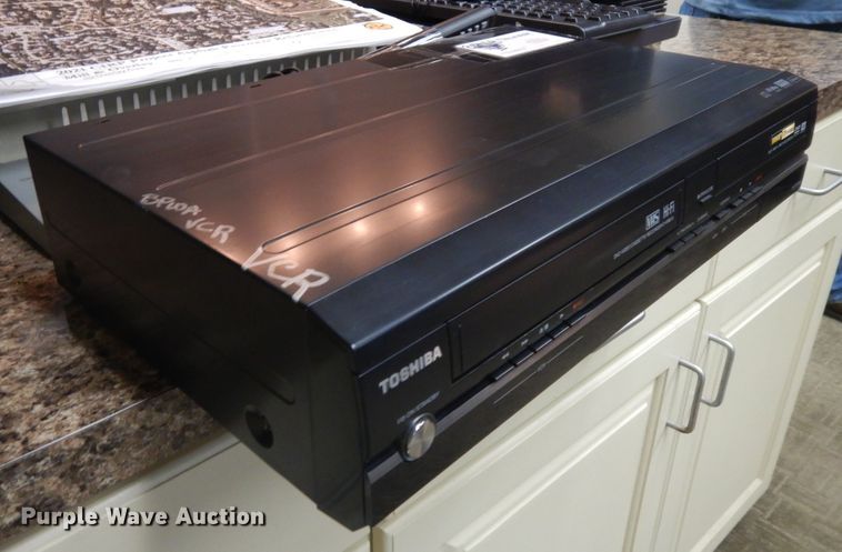 image for item KU9493 2007 Vizio VX24L  42" television