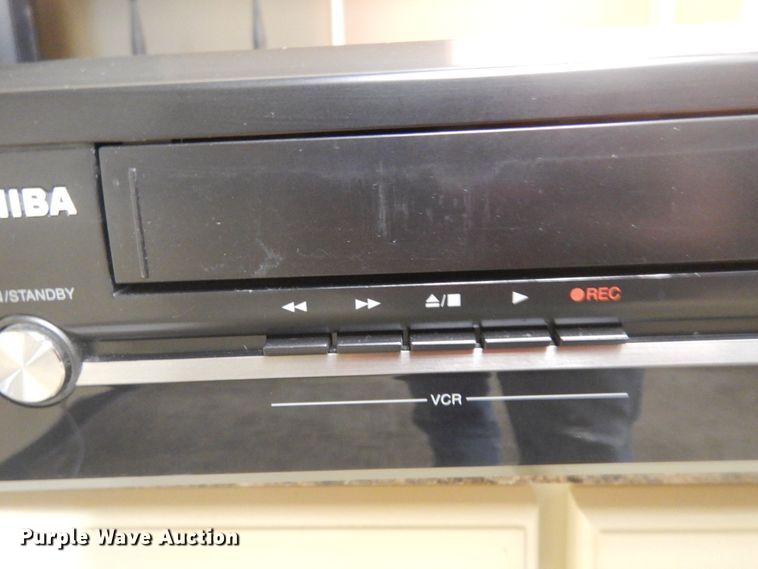 image for item KU9493 2007 Vizio VX24L  42" television