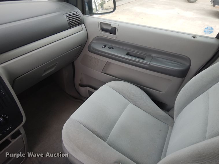 image for item KU9511 2004 Ford Freestar  van