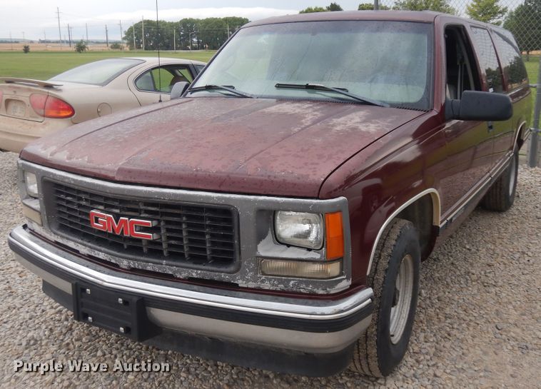 image for item KU9512 1999 GMC Suburban 1500  SUV