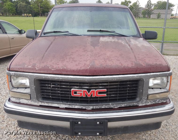 image for item KU9512 1999 GMC Suburban 1500  SUV