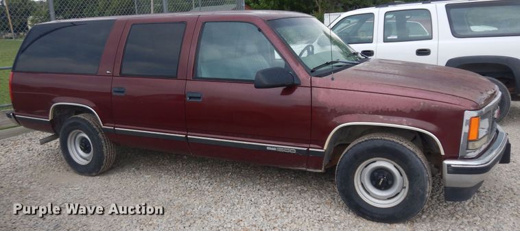 image for item KU9512 1999 GMC Suburban 1500  SUV