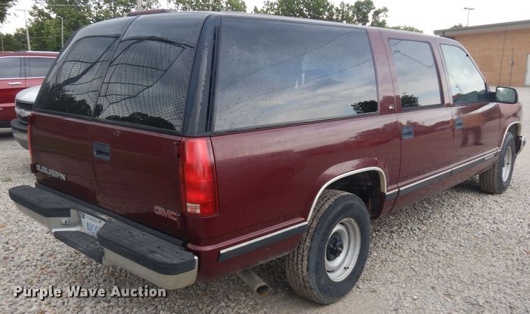 image for item KU9512 1999 GMC Suburban 1500  SUV