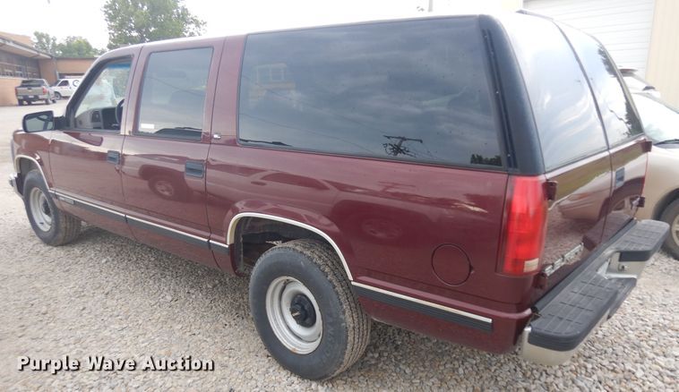 image for item KU9512 1999 GMC Suburban 1500  SUV