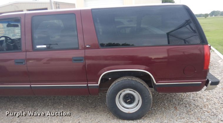 image for item KU9512 1999 GMC Suburban 1500  SUV