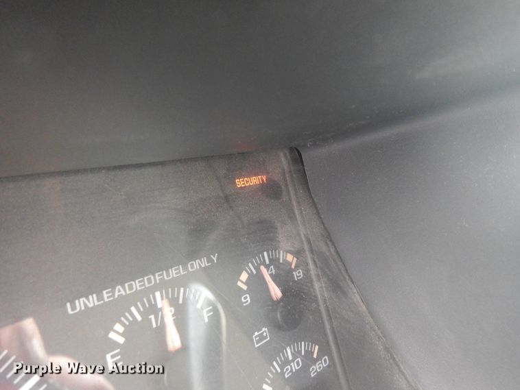 image for item KU9512 1999 GMC Suburban 1500  SUV