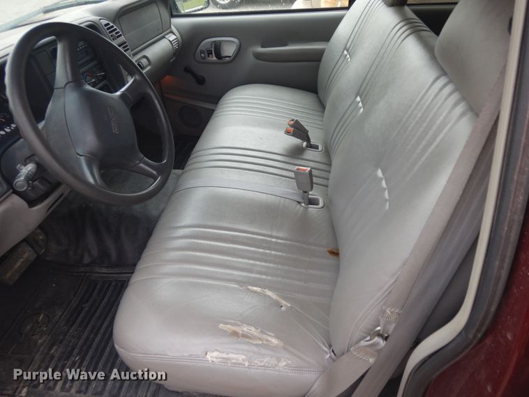 image for item KU9512 1999 GMC Suburban 1500  SUV