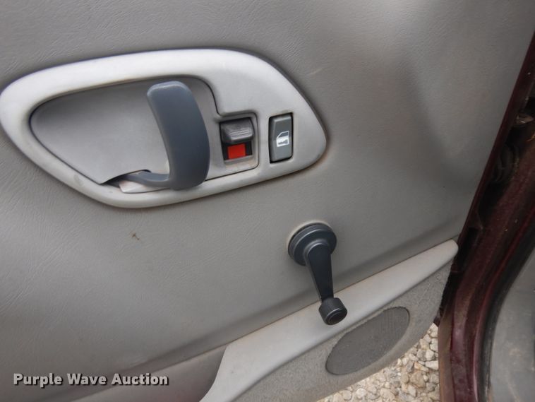 image for item KU9512 1999 GMC Suburban 1500  SUV