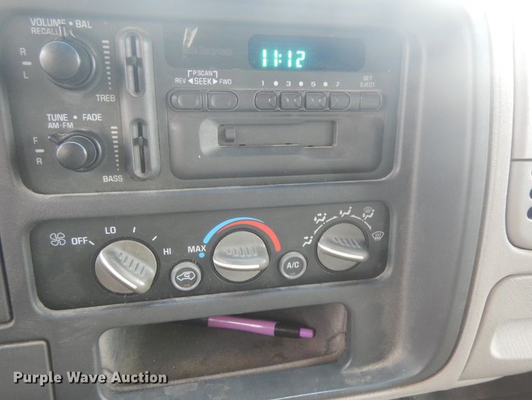 image for item KU9512 1999 GMC Suburban 1500  SUV