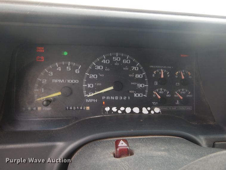 image for item KU9512 1999 GMC Suburban 1500  SUV