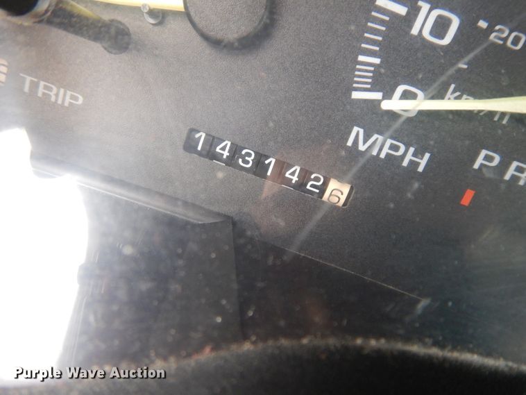 image for item KU9512 1999 GMC Suburban 1500  SUV