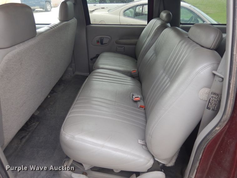 image for item KU9512 1999 GMC Suburban 1500  SUV