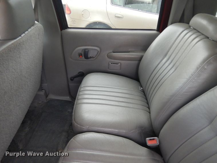 image for item KU9512 1999 GMC Suburban 1500  SUV