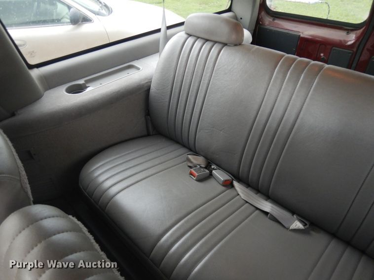 image for item KU9512 1999 GMC Suburban 1500  SUV