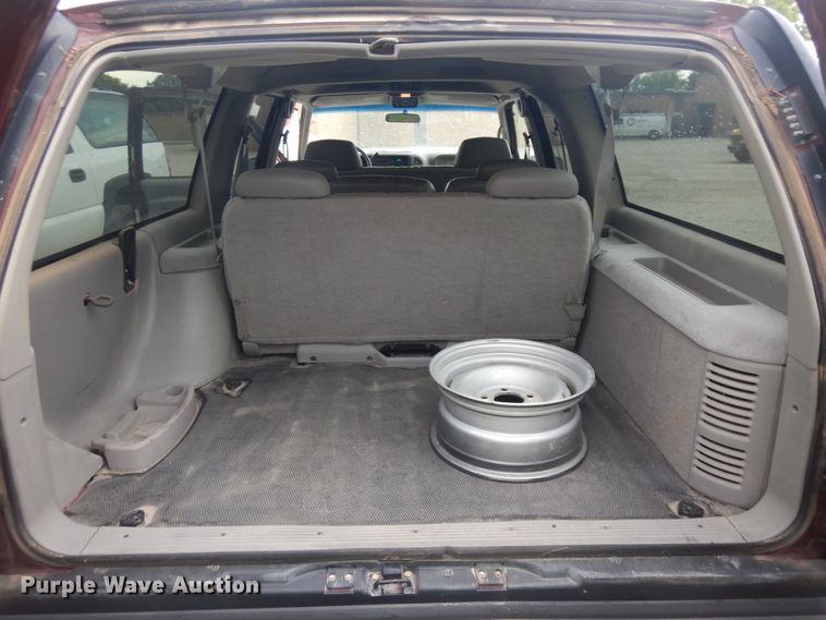 image for item KU9512 1999 GMC Suburban 1500  SUV