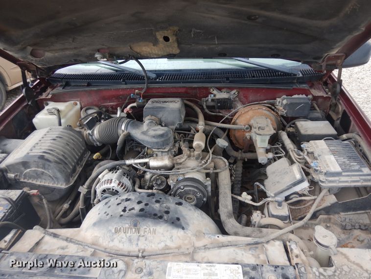 image for item KU9512 1999 GMC Suburban 1500  SUV