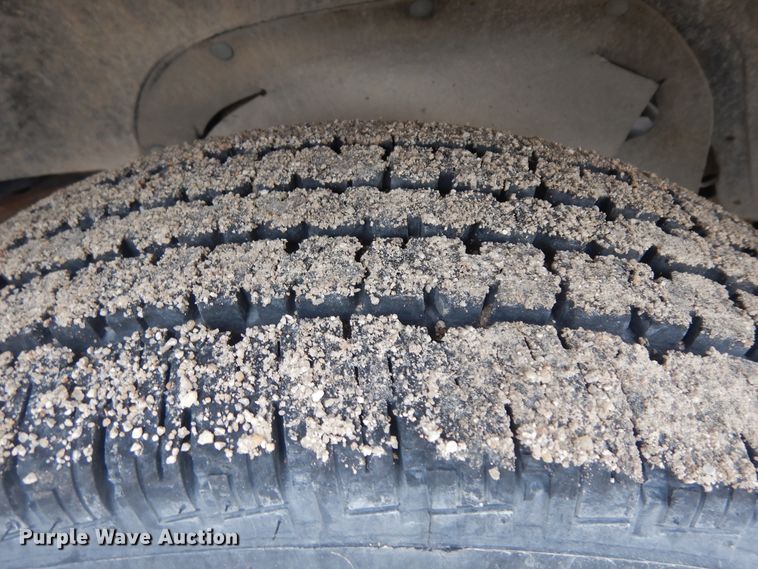 image for item KU9512 1999 GMC Suburban 1500  SUV