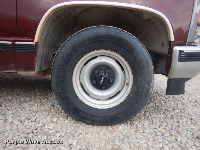 image for item KU9512 1999 GMC Suburban 1500  SUV