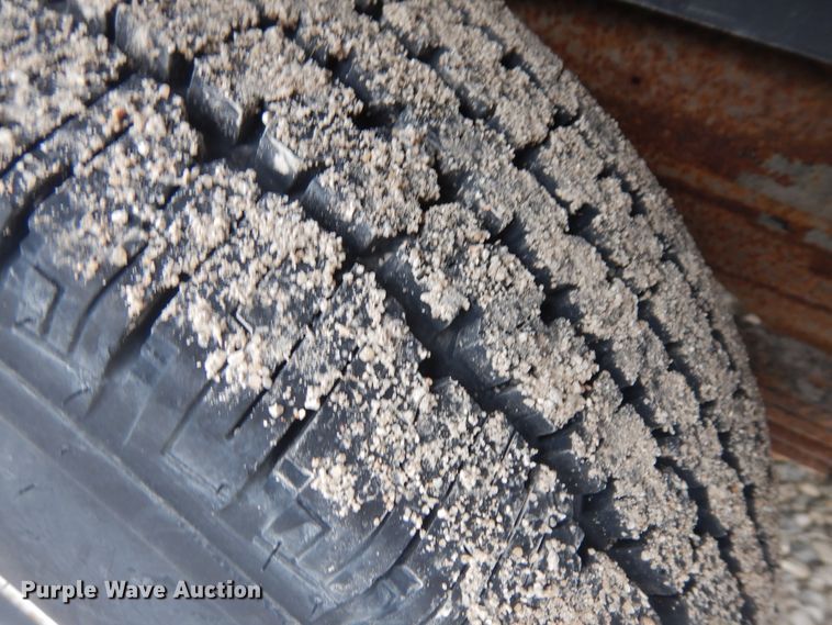 image for item KU9512 1999 GMC Suburban 1500  SUV