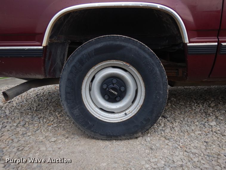 image for item KU9512 1999 GMC Suburban 1500  SUV