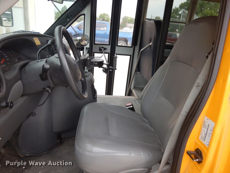 image for item KU9514 2005 Ford E450  school bus
