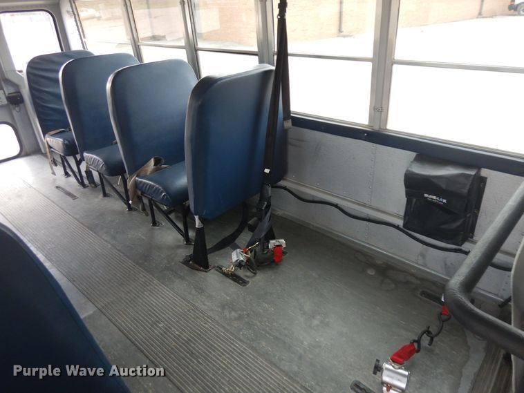 image for item KU9514 2005 Ford E450  school bus