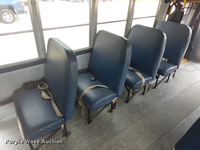 image for item KU9514 2005 Ford E450  school bus