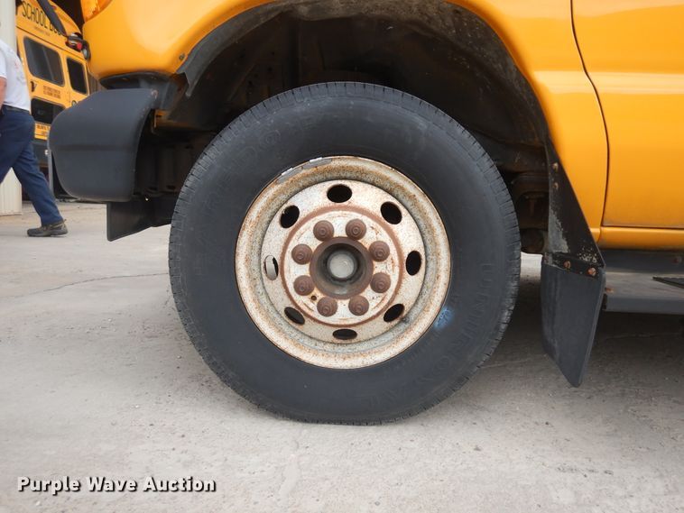 image for item KU9514 2005 Ford E450  school bus