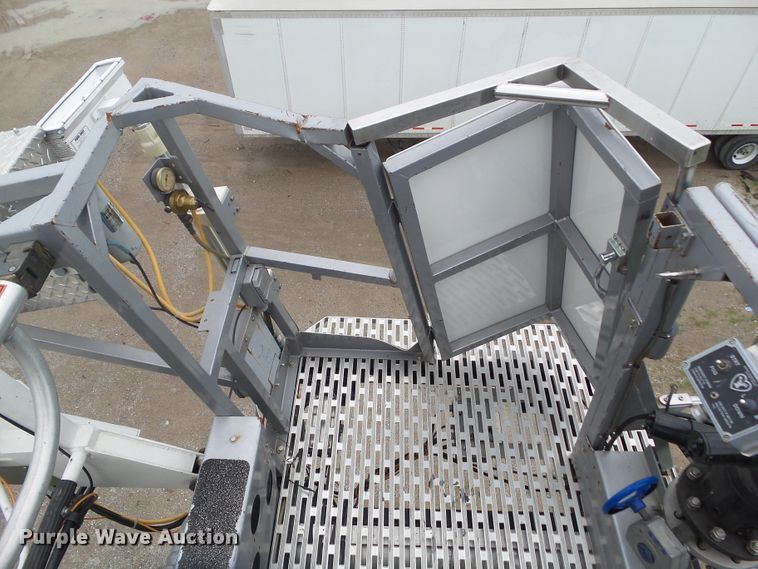 image for item DA7150 1994 Spartan Gladiator  aerial platform fire truck