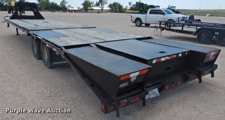 image for item DJ8484 2009 PJ Trailers  equipment trailer
