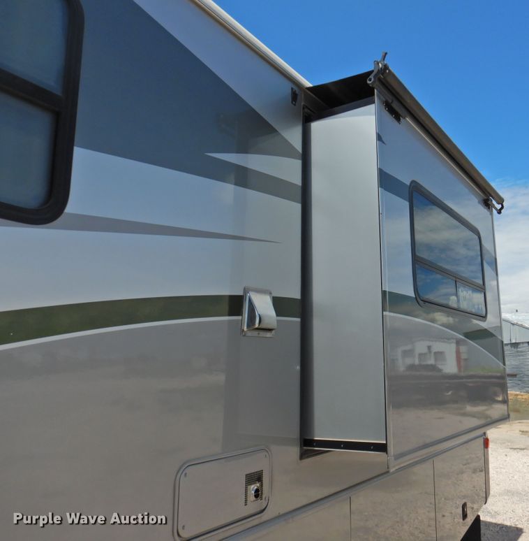 image for item DK2261 2006 Fleetwood Discovery 39L  RV