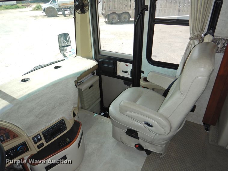 image for item DK2261 2006 Fleetwood Discovery 39L  RV