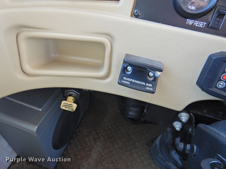 image for item DK2261 2006 Fleetwood Discovery 39L  RV