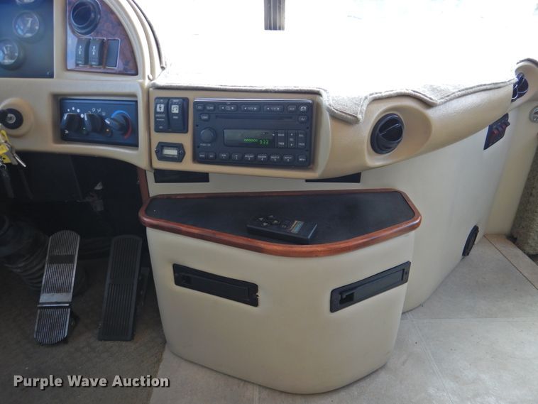 image for item DK2261 2006 Fleetwood Discovery 39L  RV