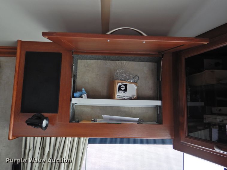 image for item DK2261 2006 Fleetwood Discovery 39L  RV