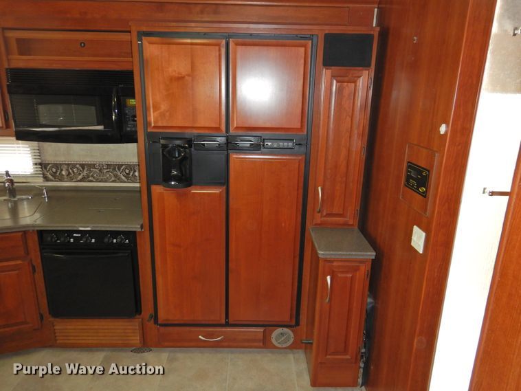 image for item DK2261 2006 Fleetwood Discovery 39L  RV