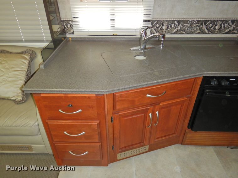 image for item DK2261 2006 Fleetwood Discovery 39L  RV