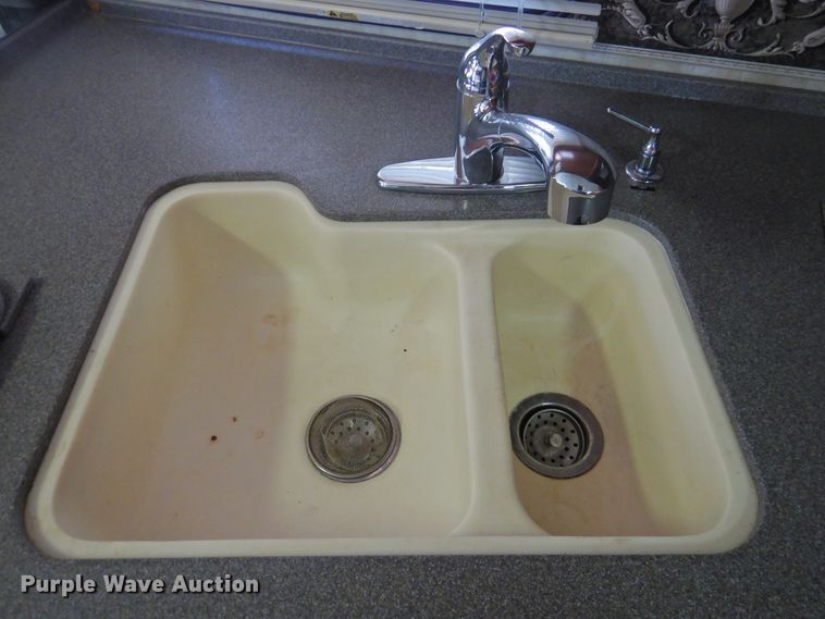 image for item DK2261 2006 Fleetwood Discovery 39L  RV