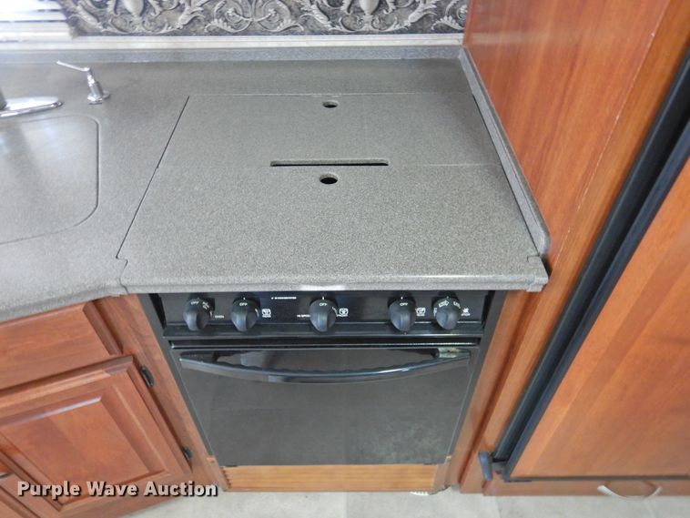 image for item DK2261 2006 Fleetwood Discovery 39L  RV