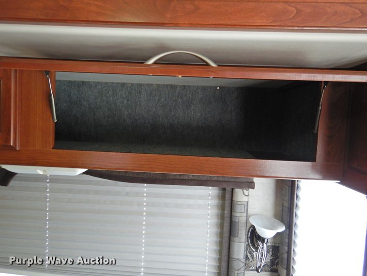 image for item DK2261 2006 Fleetwood Discovery 39L  RV