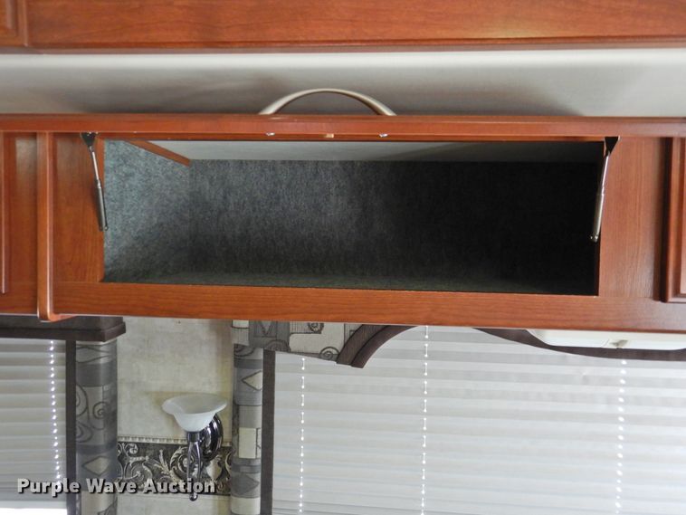 image for item DK2261 2006 Fleetwood Discovery 39L  RV