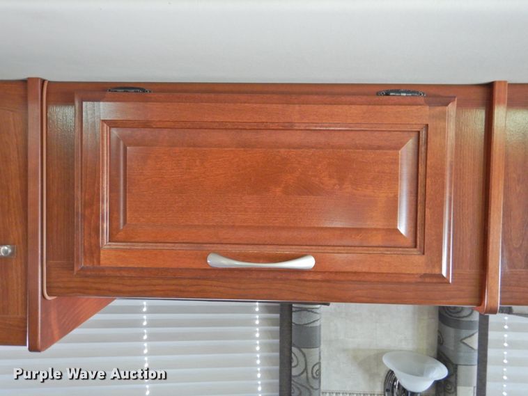 image for item DK2261 2006 Fleetwood Discovery 39L  RV