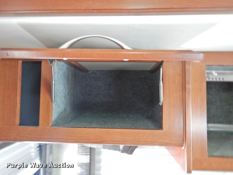 image for item DK2261 2006 Fleetwood Discovery 39L  RV