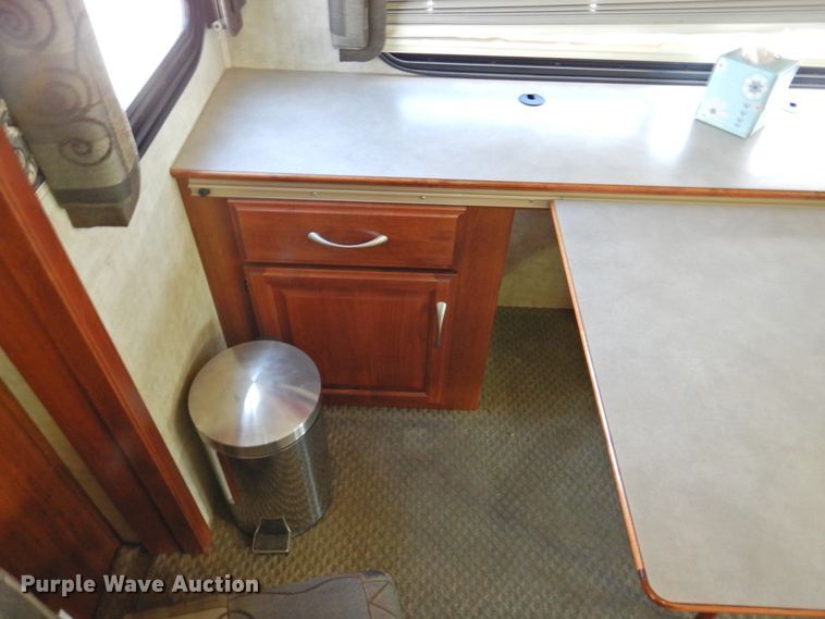 image for item DK2261 2006 Fleetwood Discovery 39L  RV