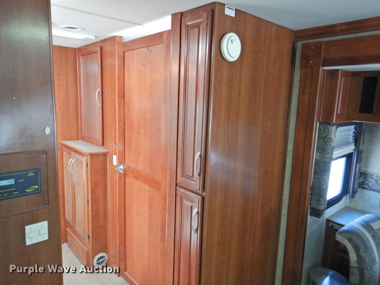 image for item DK2261 2006 Fleetwood Discovery 39L  RV